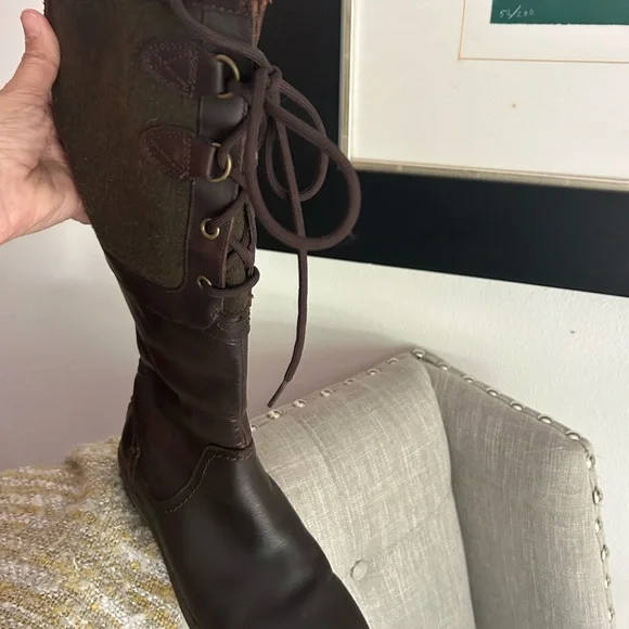 Women UGG TALL BOOTS SIZE 8 - Picture 2 of 4